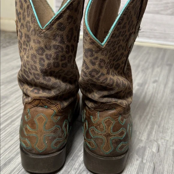 Ariat Brown Leopard Print Cowboy Boots with Cross Detail Size 4 - Picture 4 of 6